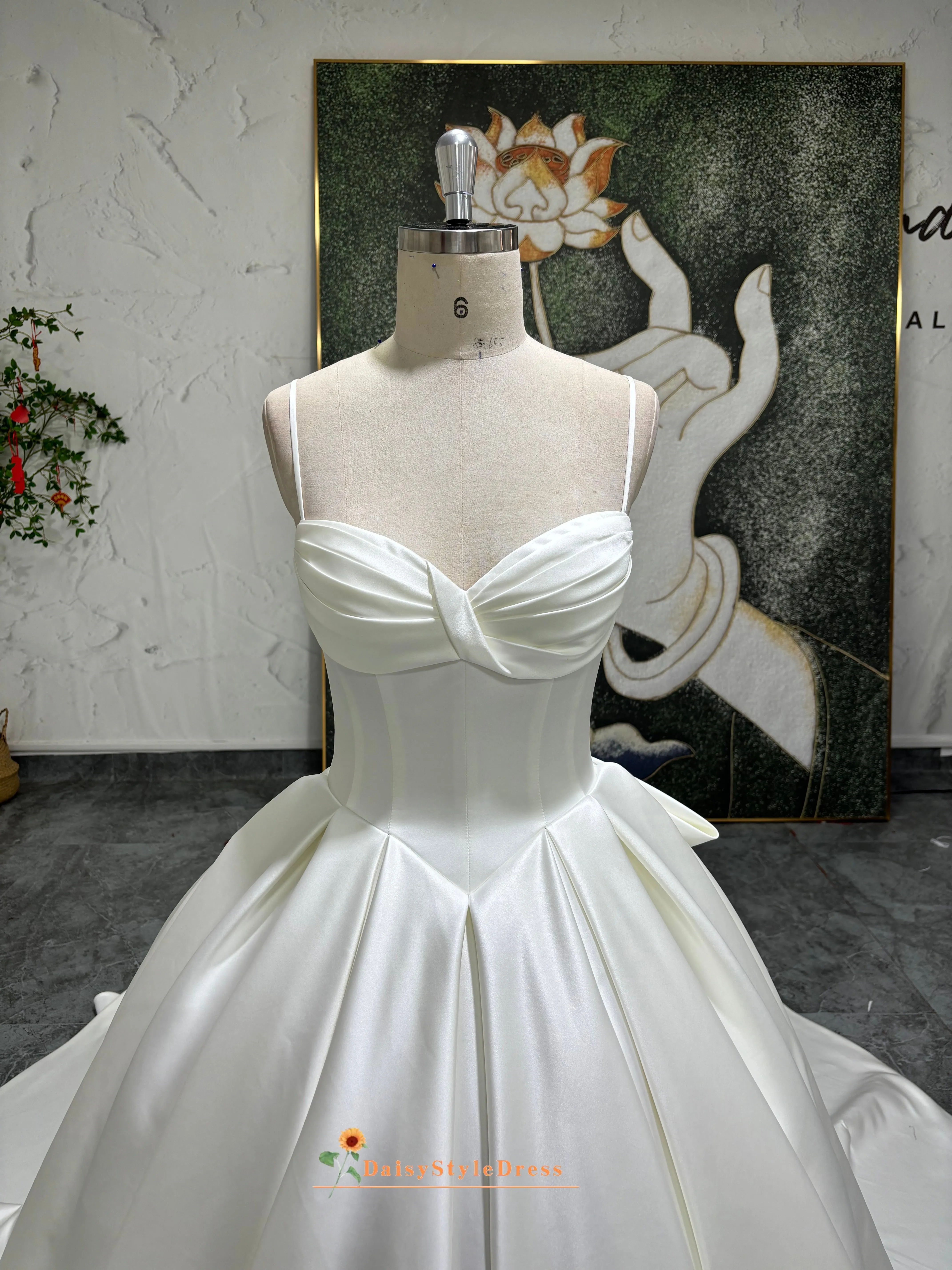 Ball Gown Spaghetti Straps V-waistline Wedding Dress