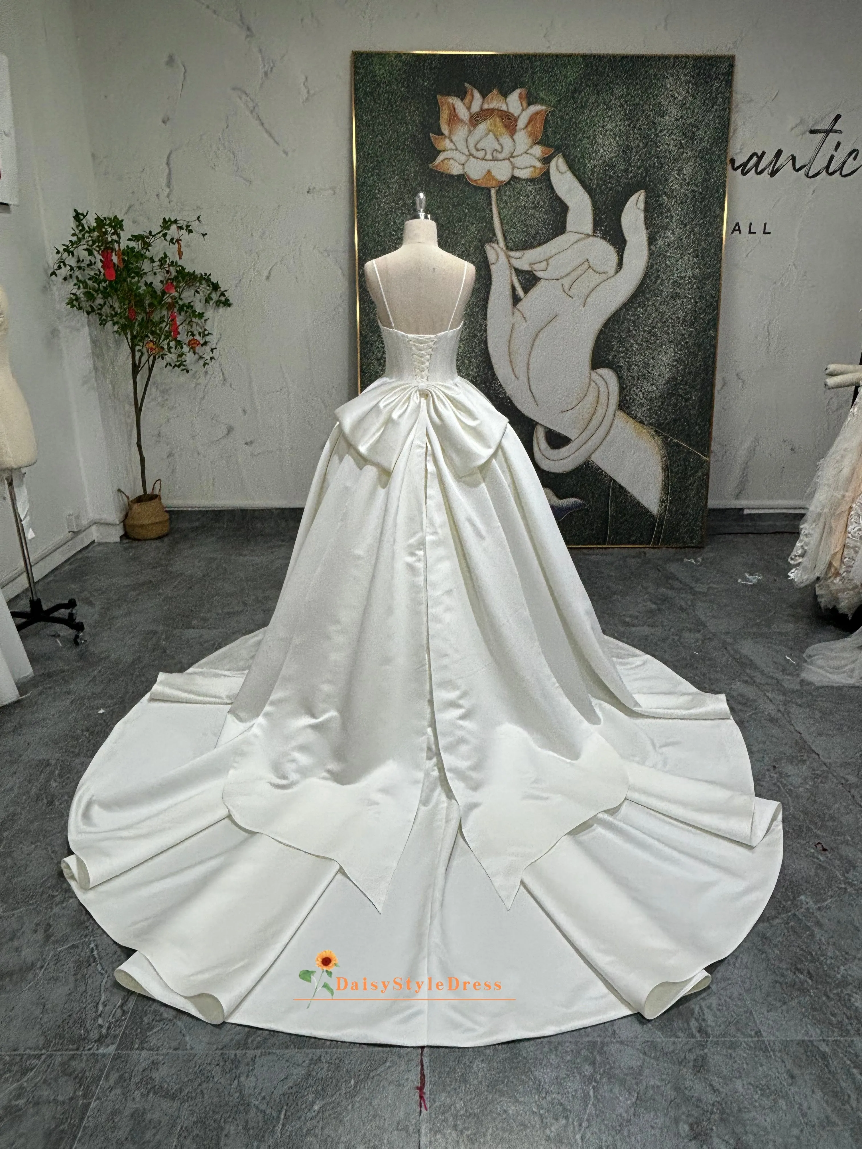 Ball Gown Spaghetti Straps V-waistline Wedding Dress