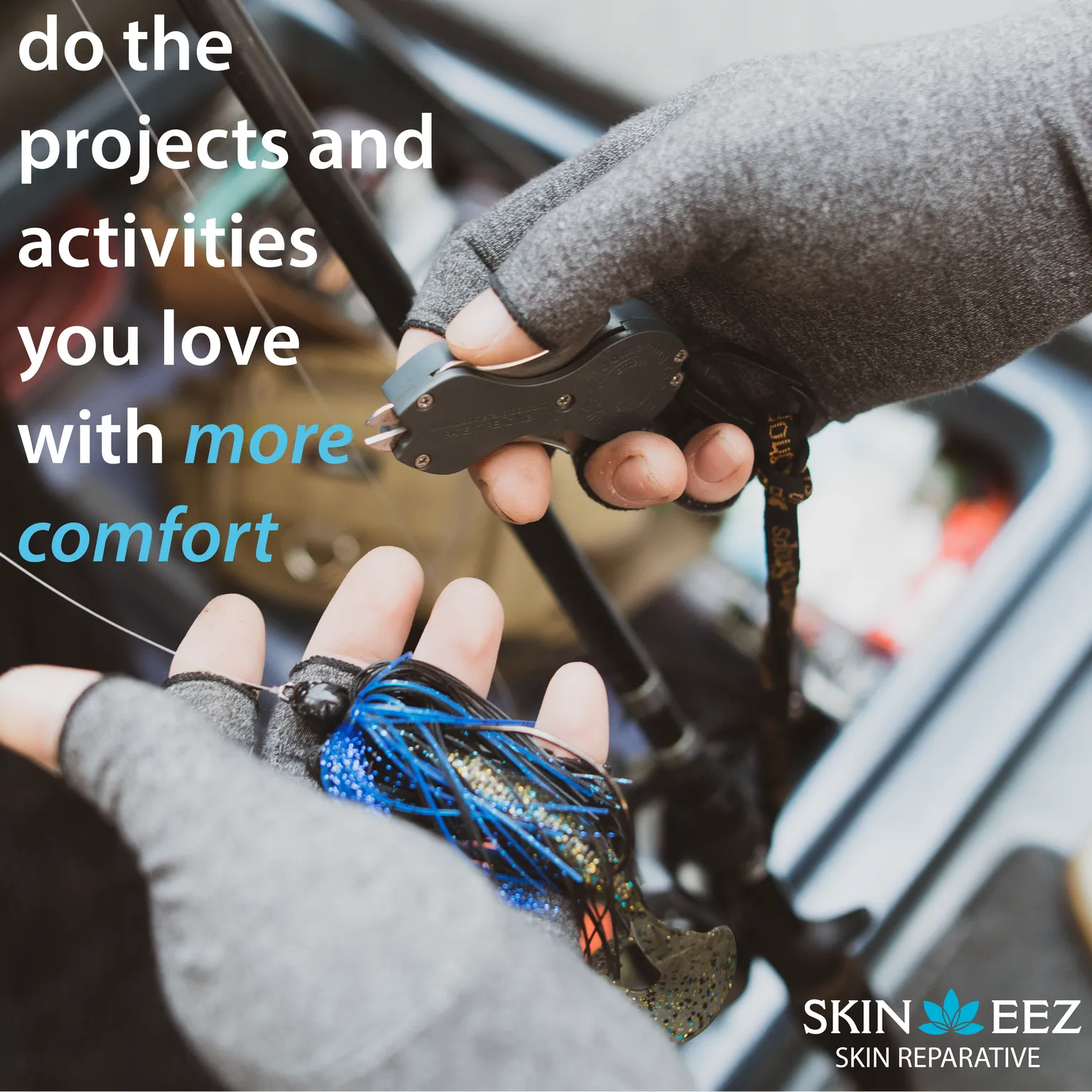 Skineez Compression Gloves with Moisturizing Benefits, Advanced Healing Medical Grade Compression with an Open Finger Design, Provides Support for Arthritis, Tendonitis & More, Gray, One Size, 1 Pair